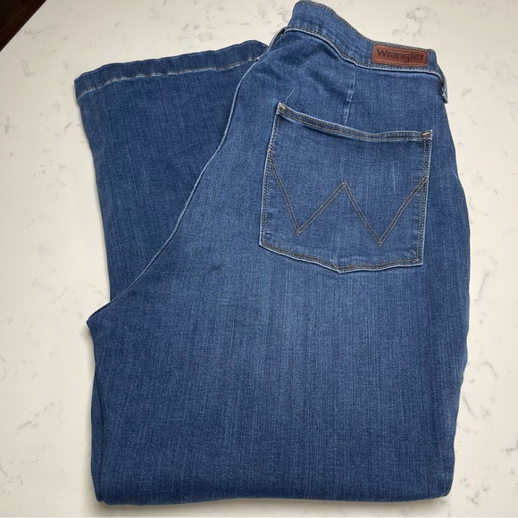 Wrangler Women’s High Rise Kick Flare Denim Jeans Size 22 W - Picture 1 of 14